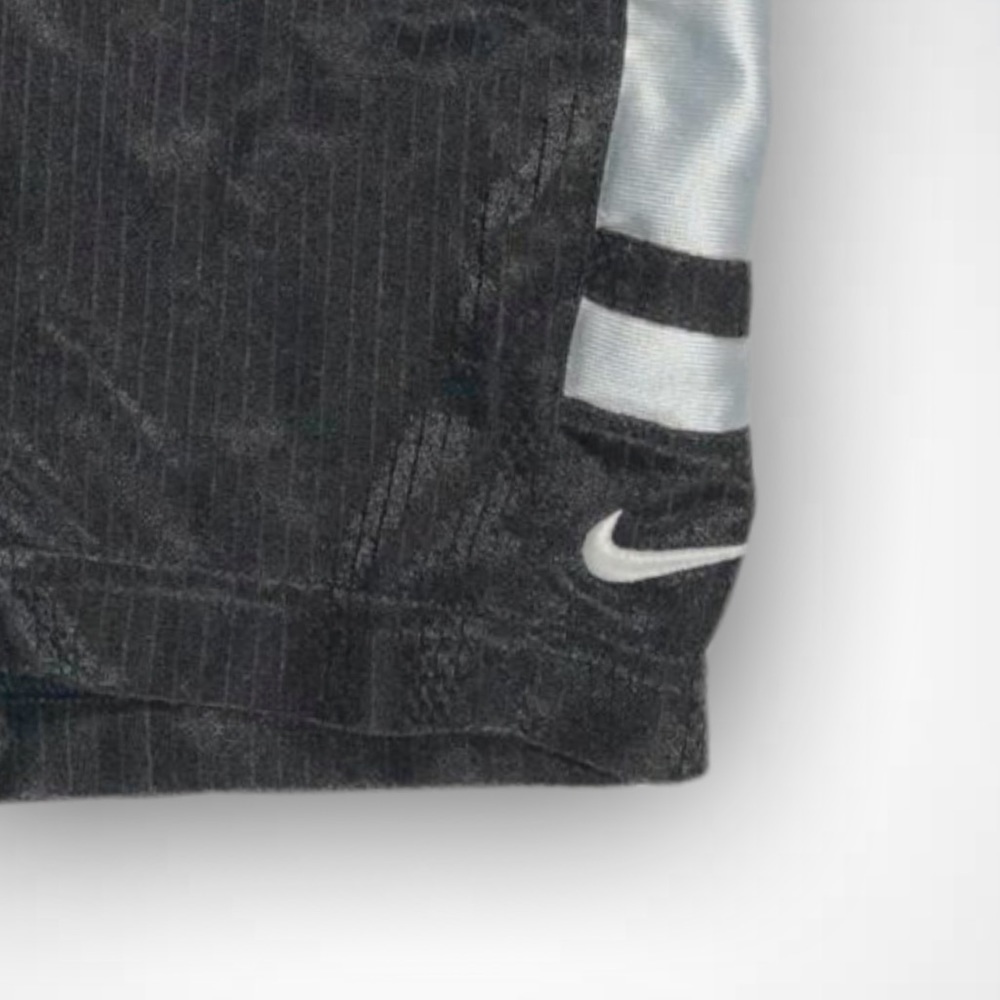 Nike Black  And White Basketball Shorts - Picture 2 of 4